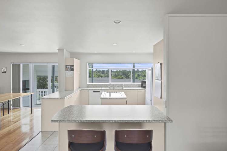 16 Alec Craig Way Gulf Harbour_6