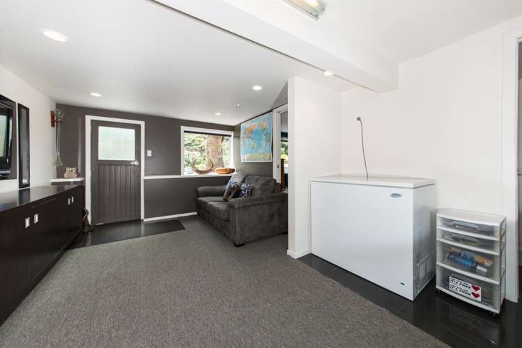 31 Foster Avenue Huia_21