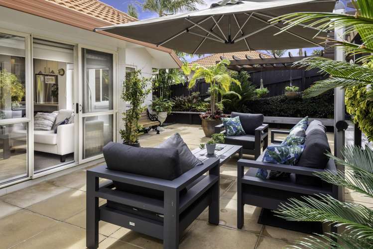 15 Gillett Place Botany Downs_15