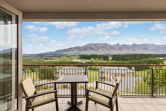 Prime Villa with Sweeping Southern Alps Vista