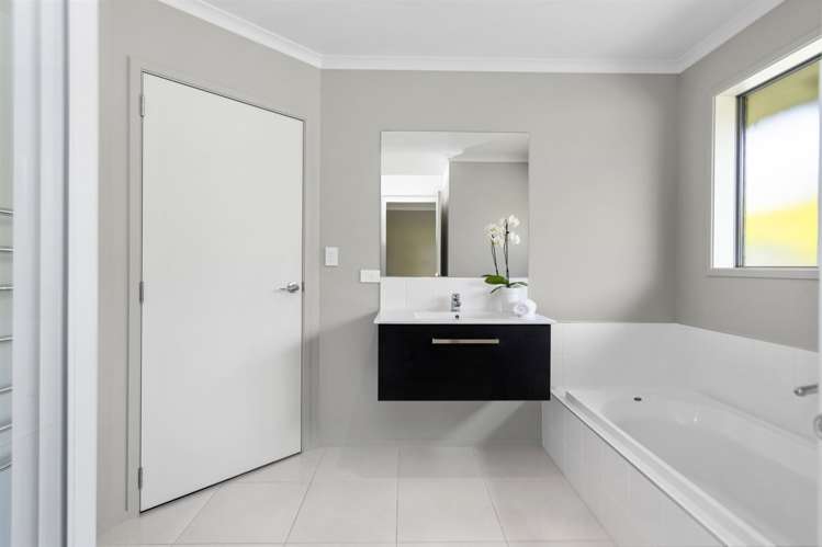 39 Plescher Crescent Leamington_18