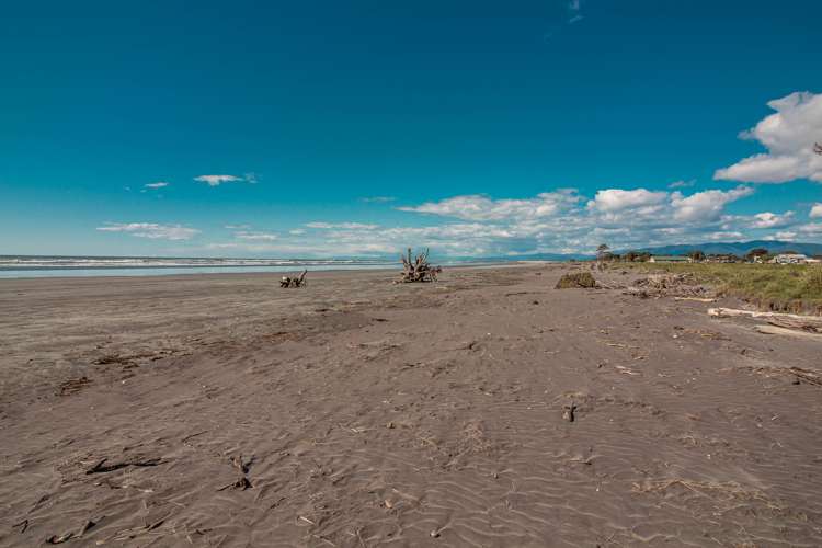 11 Ngahue Crescent Carters Beach_31