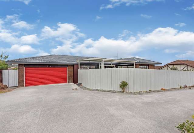 Fully renovated 3 bedrooms family home in Bota...