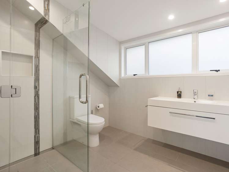 2 Brookbank Place Glenview_14