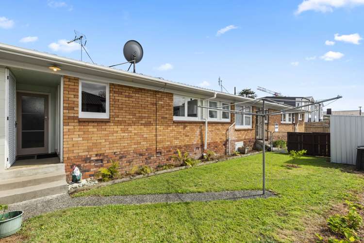 2/20 Victoria Street Pukekohe_16