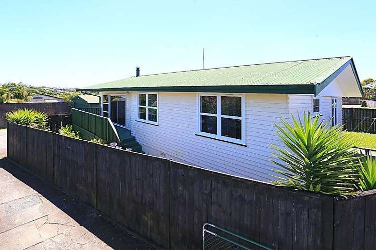 155 Edmonton Road Te Atatu South_11