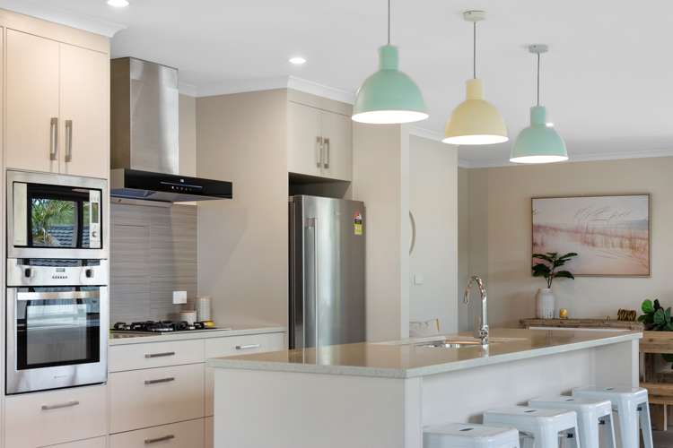 208 Ballintoy Park Drive Welcome Bay_1
