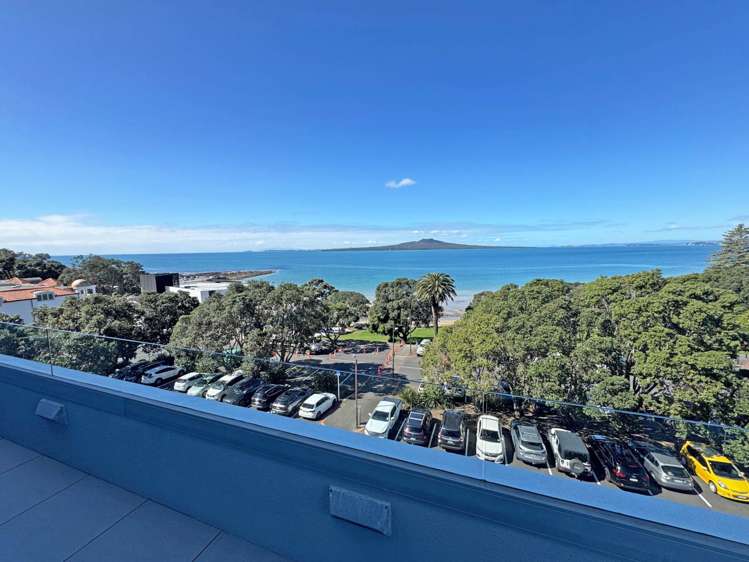 Unit 5/95 Hurstmere Road Takapuna_9