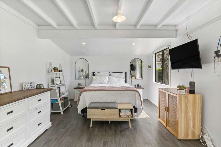 79b Beach Road Pahurehure_10