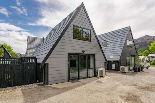 Stylishly Updated Unit in Prime Arrowtown