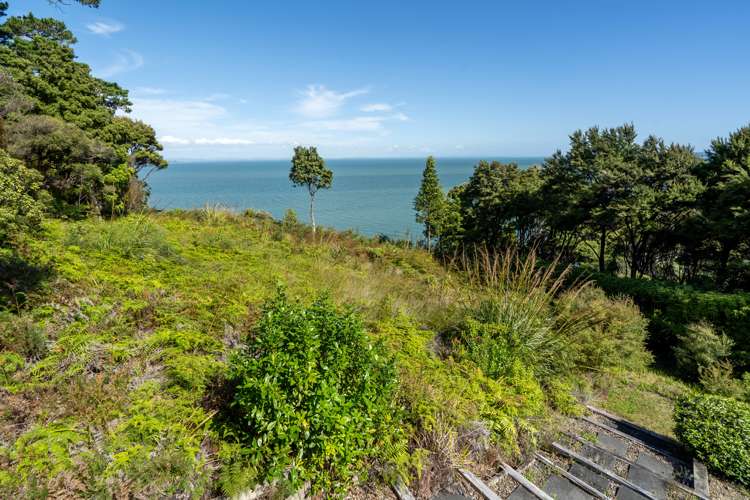 8 Herrings Cove Place Titirangi_32