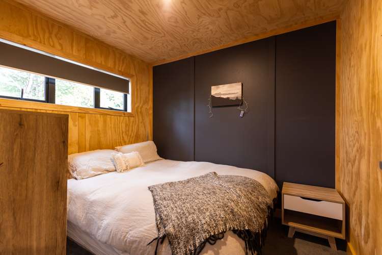 18 Lochy Road Fernhill/Sunshine Bay_13