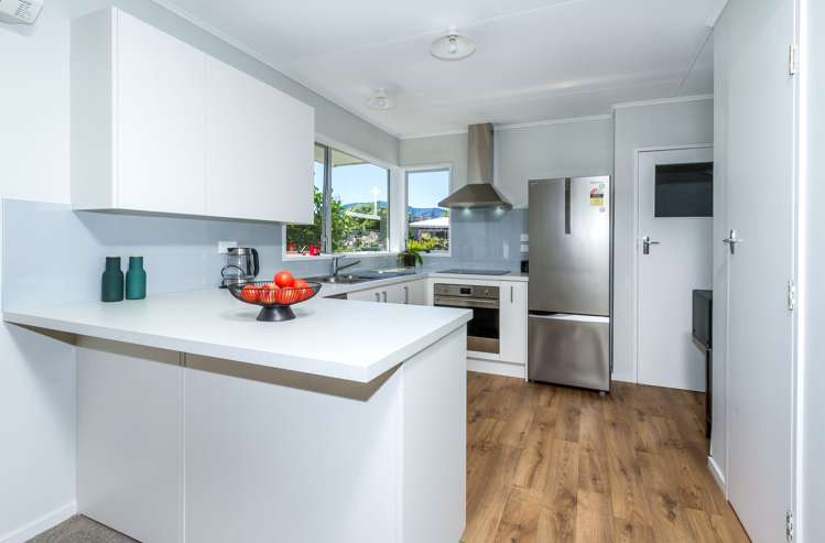 2/11 Exeter Street Stoke_7