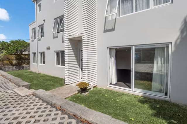 Units 1-6/200 Pilkington Road Point England_3