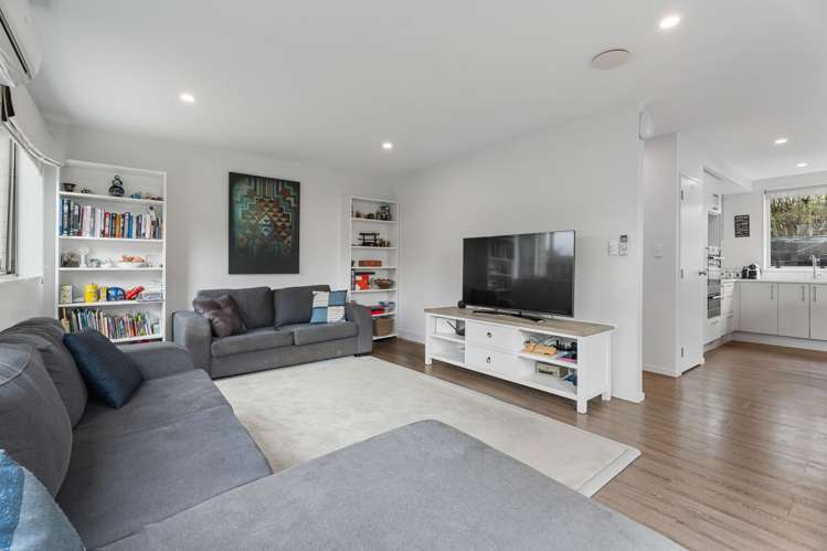 193 Riverside Avenue Point England_7