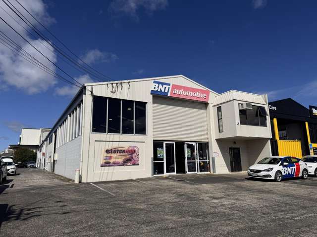 High‑profile trade retail/showroom