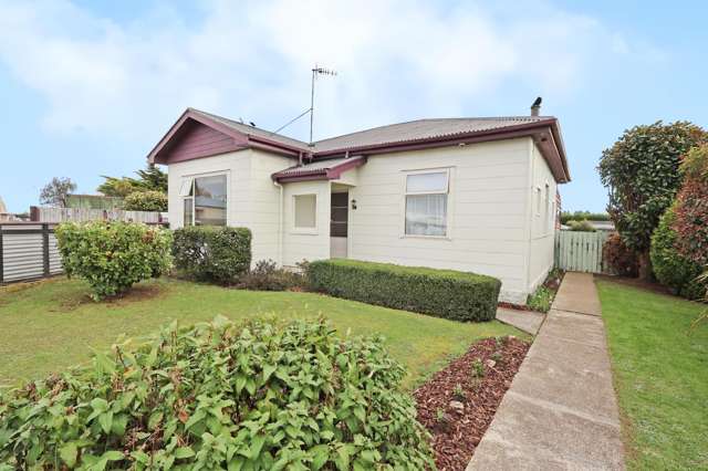 Family home with exceptional garaging!