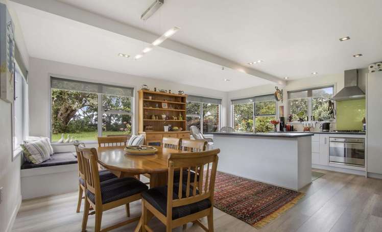10 Roretana Drive Athenree_5
