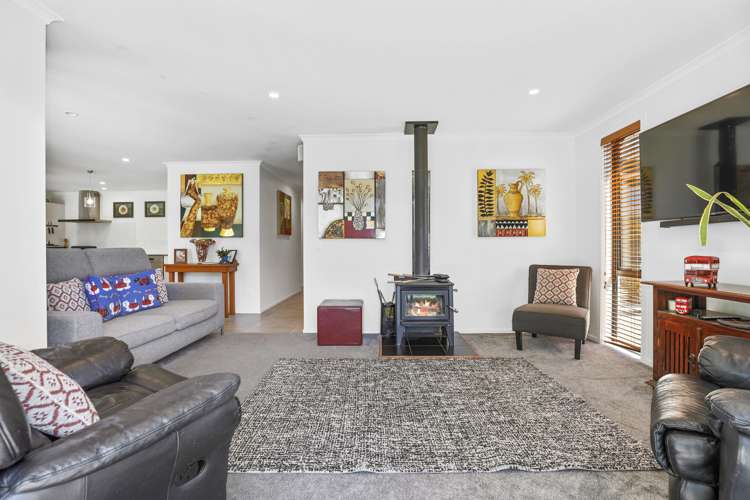 16 Karaka Place Kinloch_6