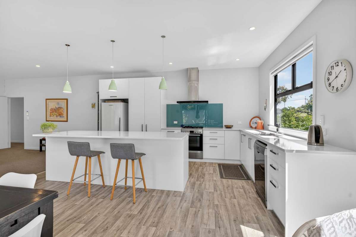 6A Holiday Crescent_4