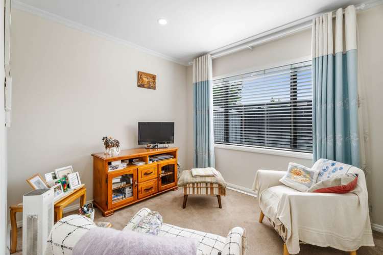 84 Intrepid Crescent Beachlands_21