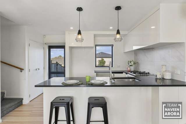 Light, Bright & Convenient Living !