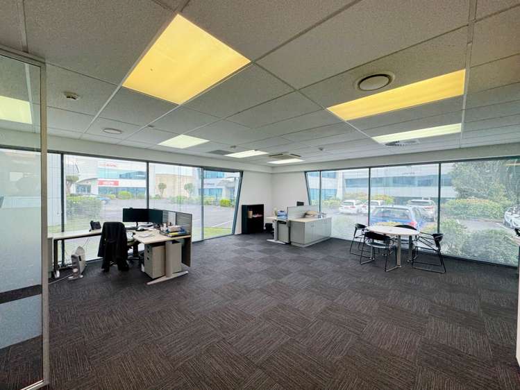 Unit B/106 Bush Road Rosedale_0