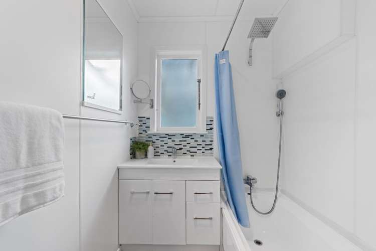 16 Kenmore Street Westown_14