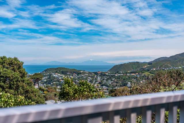 LOW-MAINTENANCE LIVING WITH PANORAMIC VIEWS