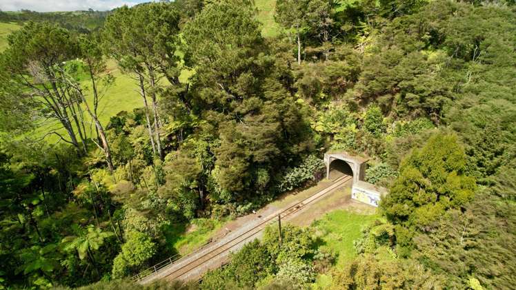 717 Wright Road Aongatete_12