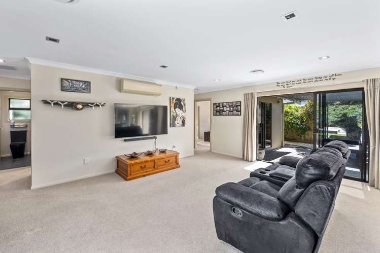 24 Devoy Drive Owhata_10