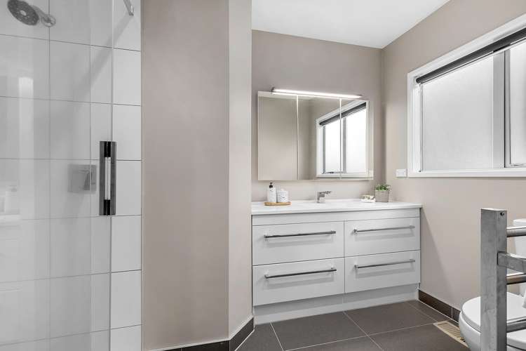 100 Larsen Crescent Tawa_23