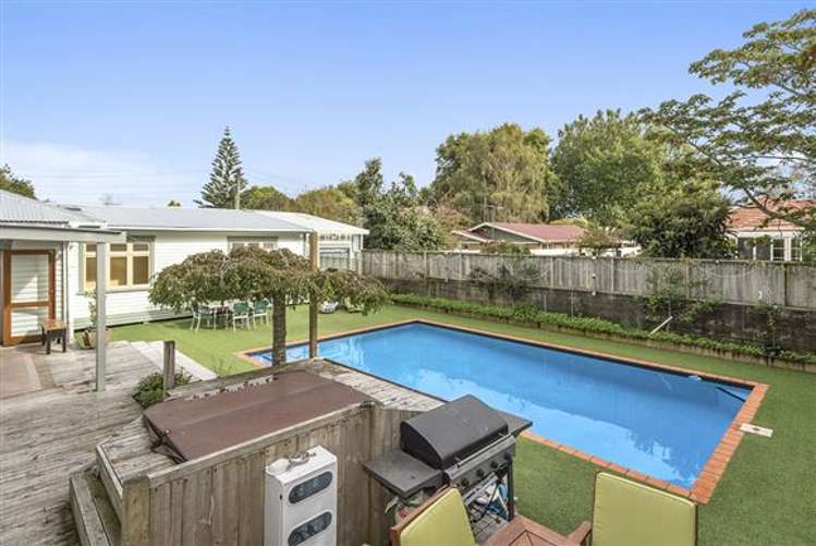 54 Albert Street Hamilton East_16