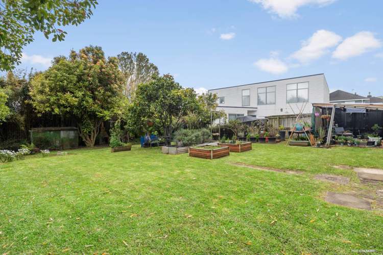 64 Sylvan Crescent Te Atatu South_3