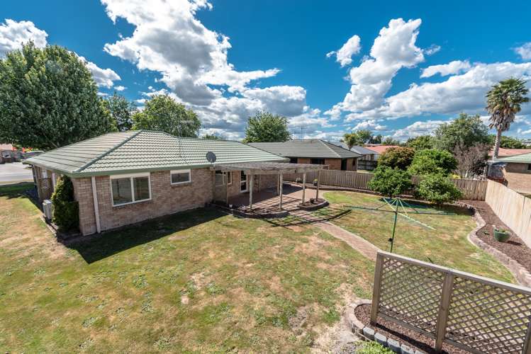 21 Farnborough Drive Nawton_14