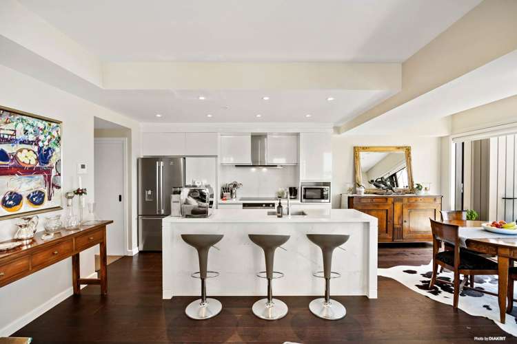 1406/47 Beach Road City Centre_6