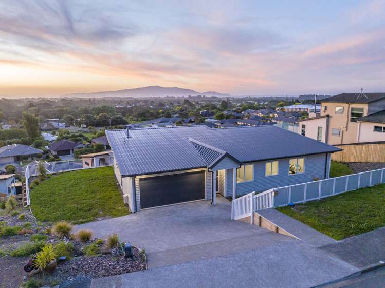 64 Kakariki Grove Waikanae_0