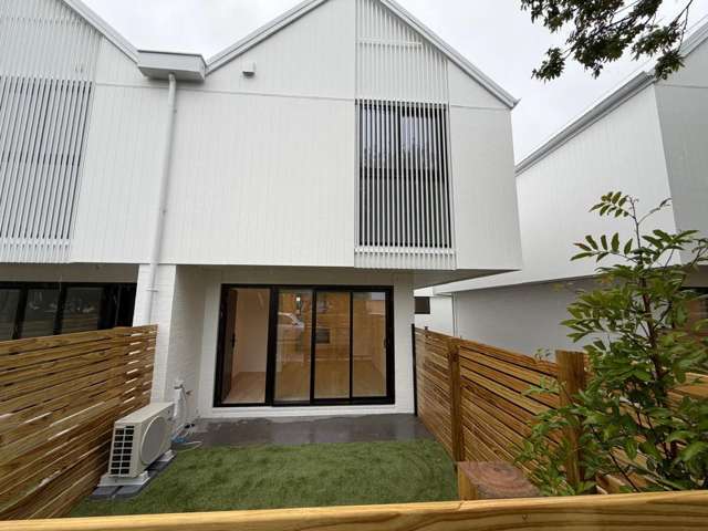 Exquisite Three-Bedroom Townhouse in Avondale