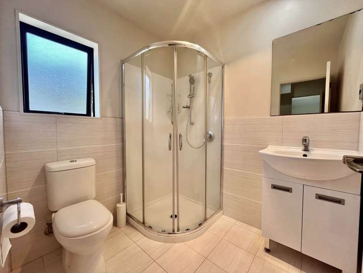 8 Landseer Place Blockhouse Bay_17