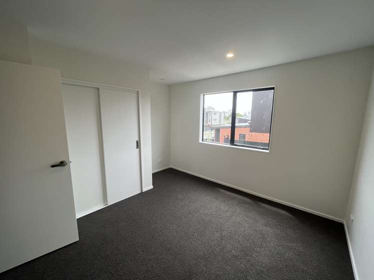 49 Selo Street Glen Eden_13