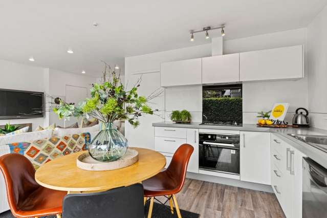 2/110 Leinster Road Merivale_1