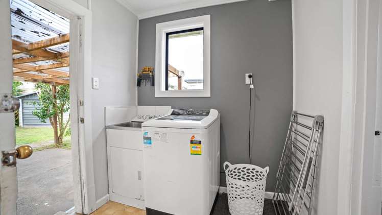 16 Tolerton Avenue Elgin_11