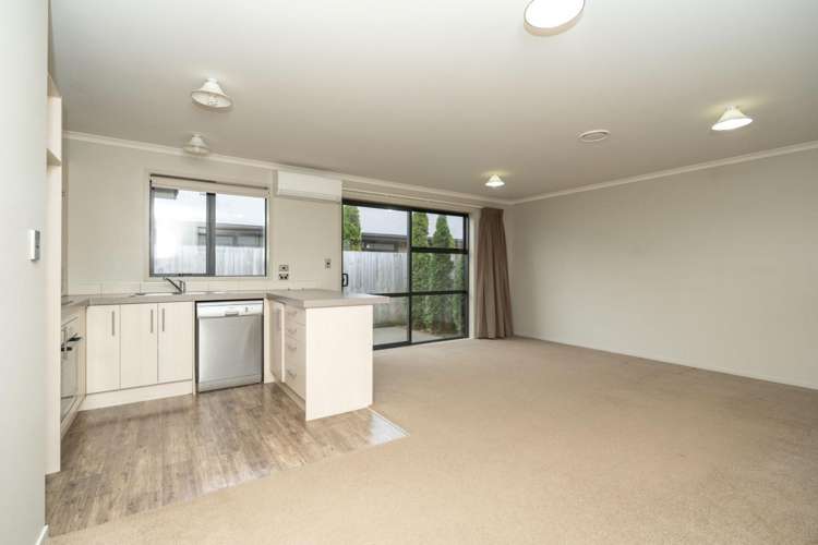 8/108 Old Farm Road 1074_3