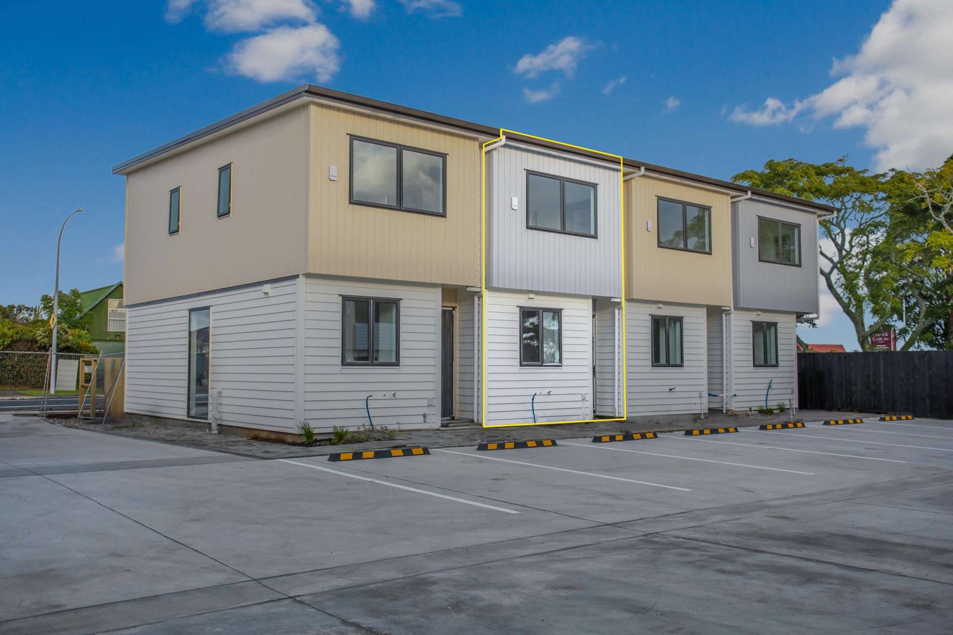2/103 Botany Road Botany Downs_0