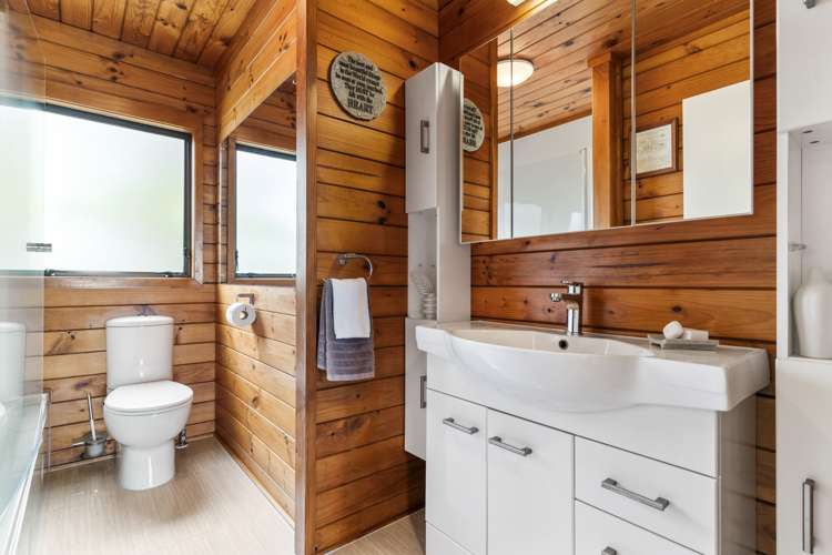 2/597 East Coast Road Browns Bay_8