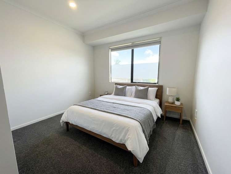 81 Royal Road Massey_16