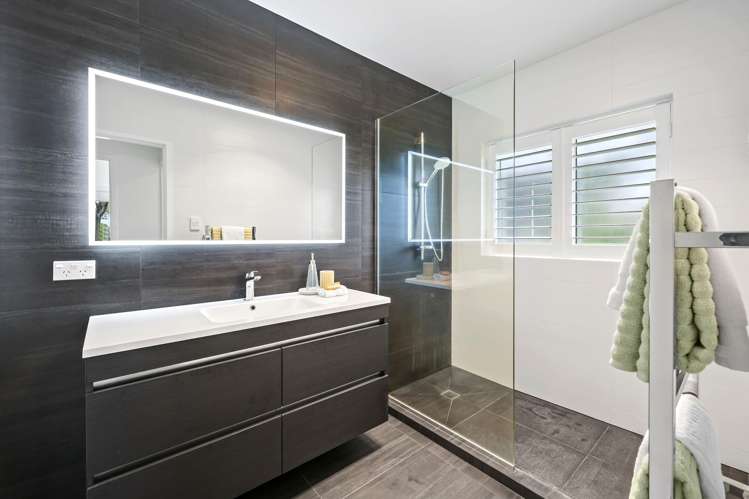 16 Andrea Place Sunnyhills_21