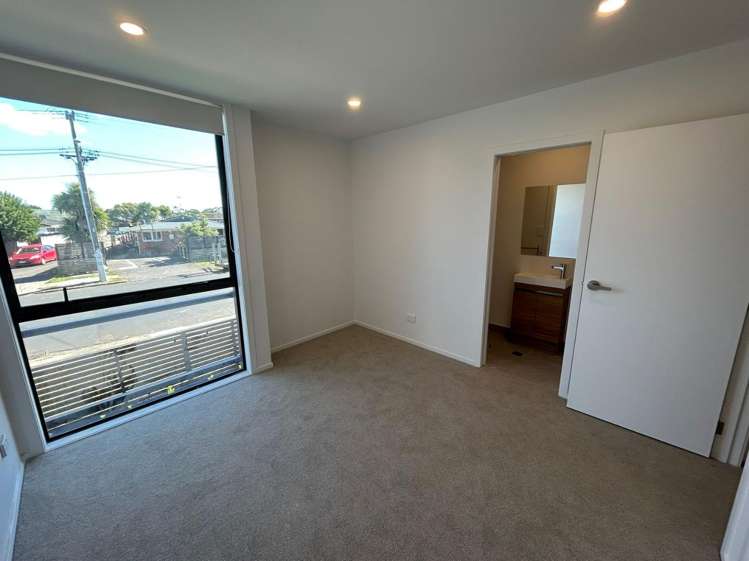 B/1 Frank Grey Place 10057_6