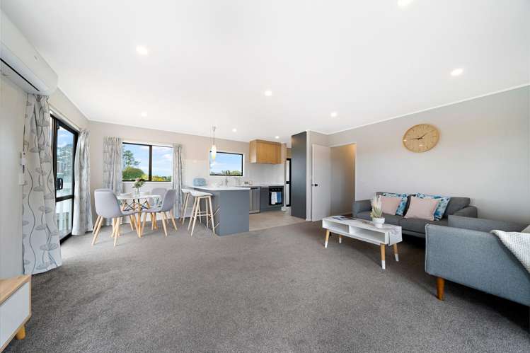 2/40C West Coast Road_3
