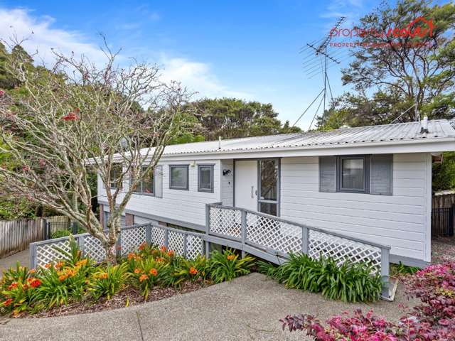 Tranquil Family Home Bordering Reserve